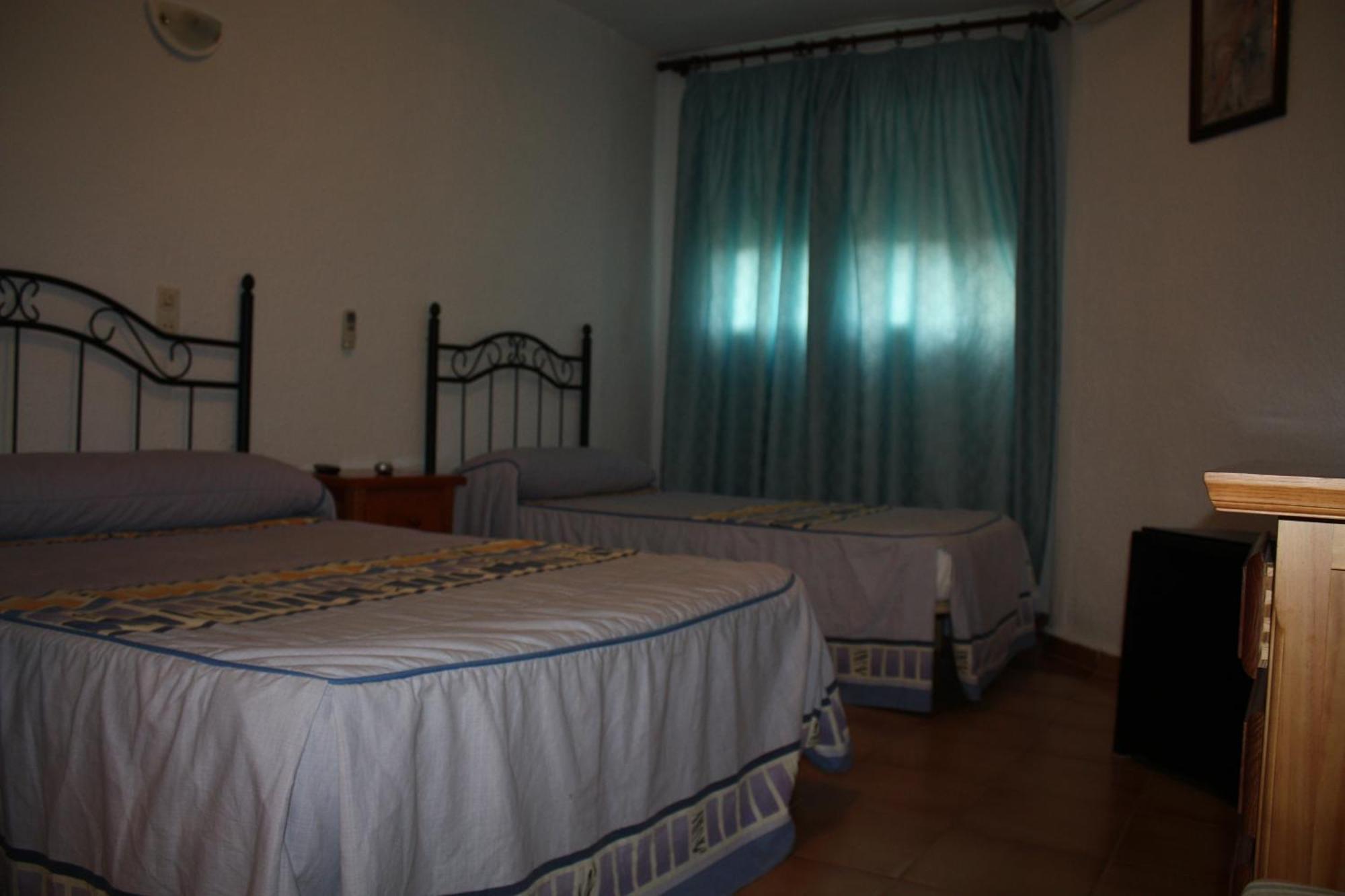 Hostal Tamarindos Маталасканьас Экстерьер фото
